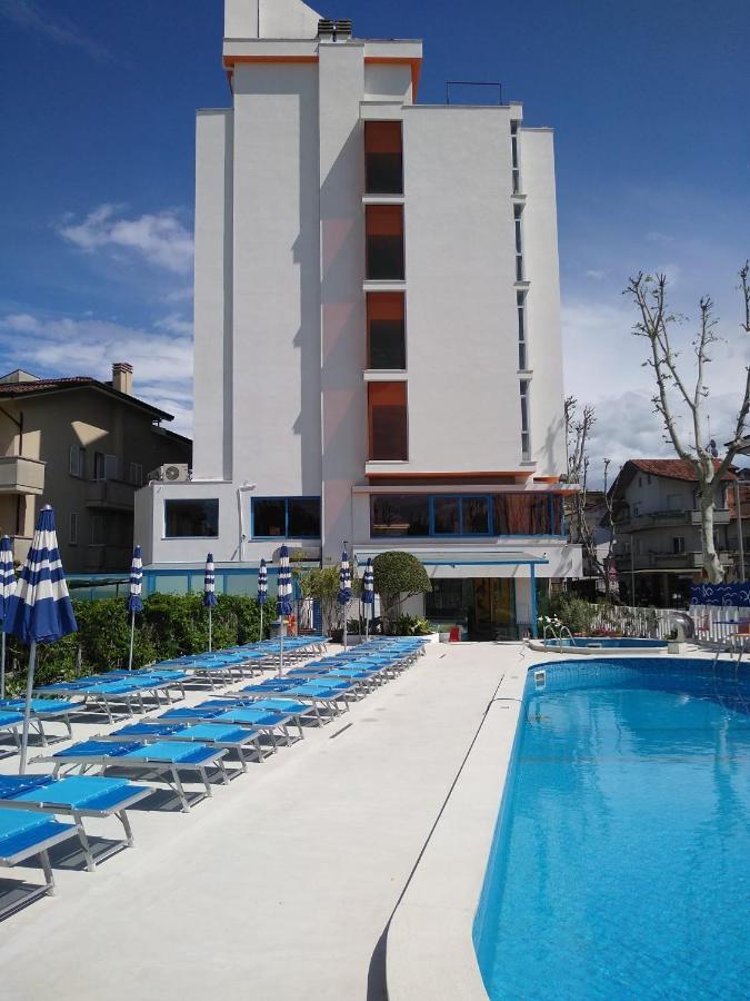 Hotel Senior Cattolica Exterior photo